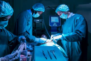 WOMAN KIDNEY STONES SURGERY