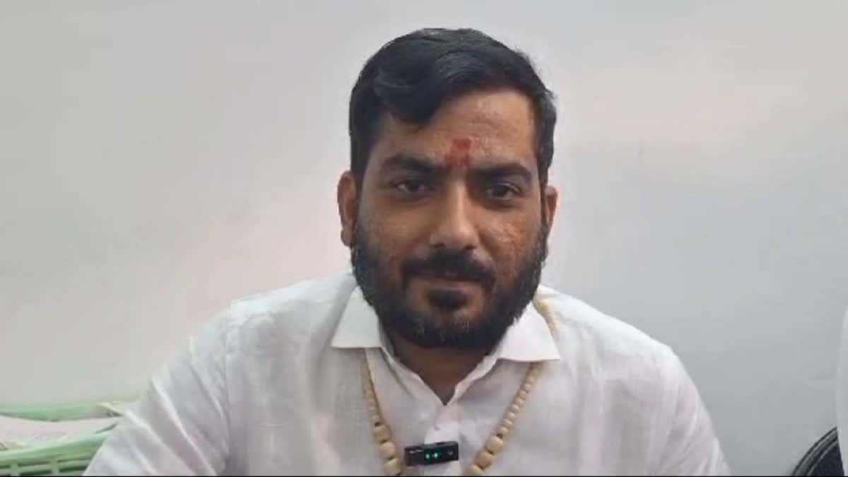 સુરતના ગેરેજમાં મુકેલી હિન્દુ નેતા ઉપદેશ રાણાની કારમાં તોડફોડ .