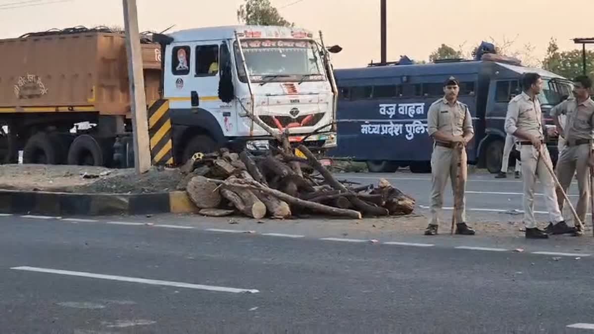 RATLAM ACCIDENT FUNERAL ON ROAD