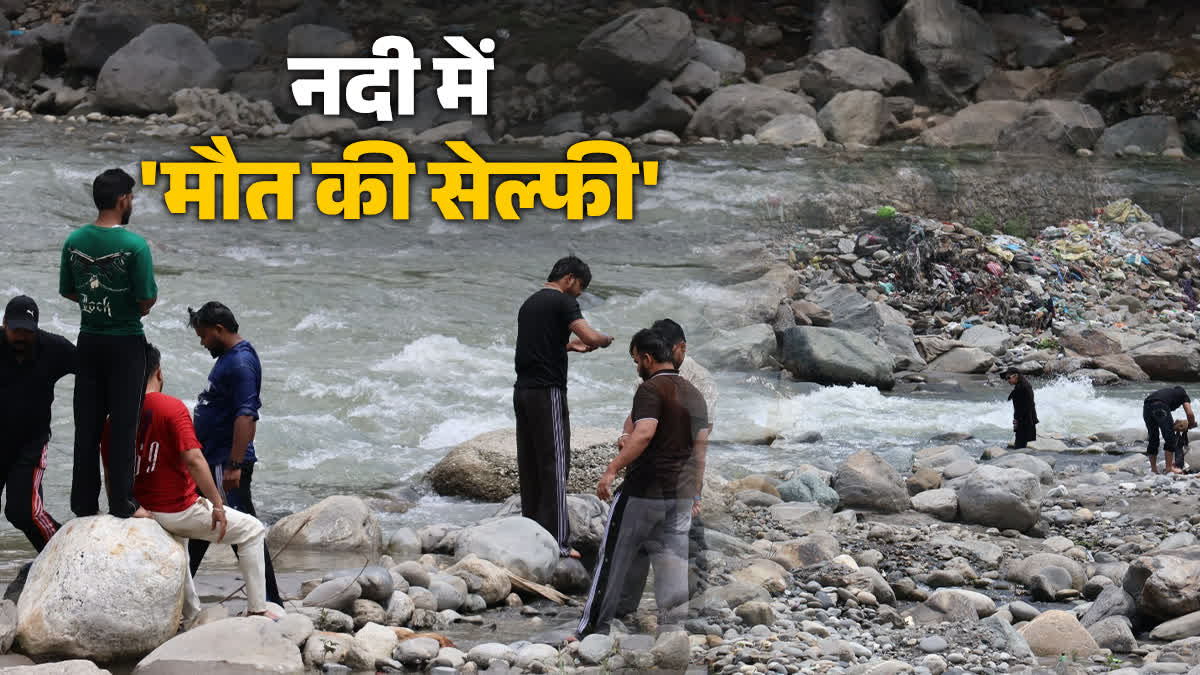 साइन बोर्ड को पर्यटक करते हैं अनदेखा