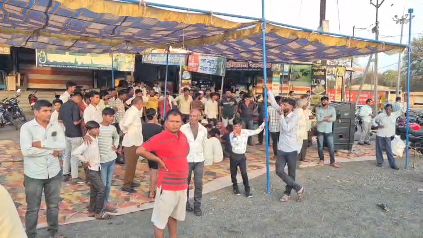 Ratlam accident funeral on road