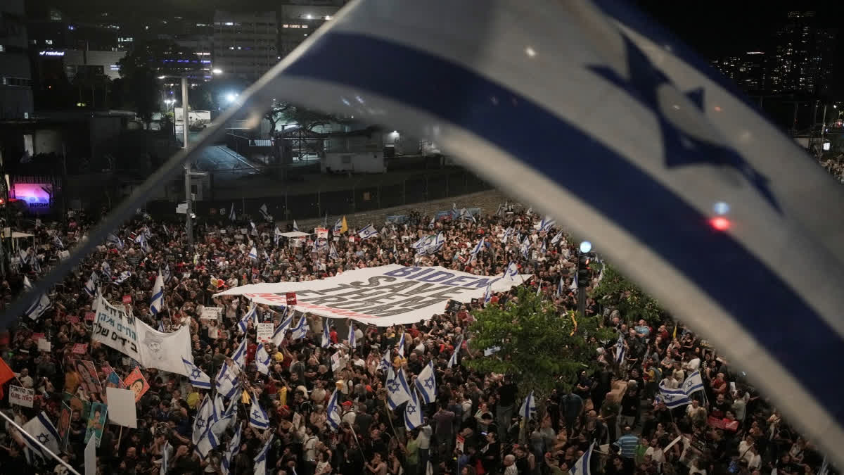 Israel: 1,20,000 Protesters Demand Hostage Swap Deal with Hamas, Netanyahu's Ouster AP