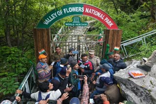 VALLEY OF FLOWERS TOURISTS