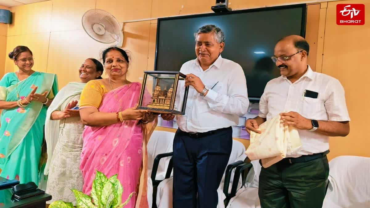 काशी विद्यापीठ में छात्र अब पढ़ाई के साथ करेंगे कमाई.