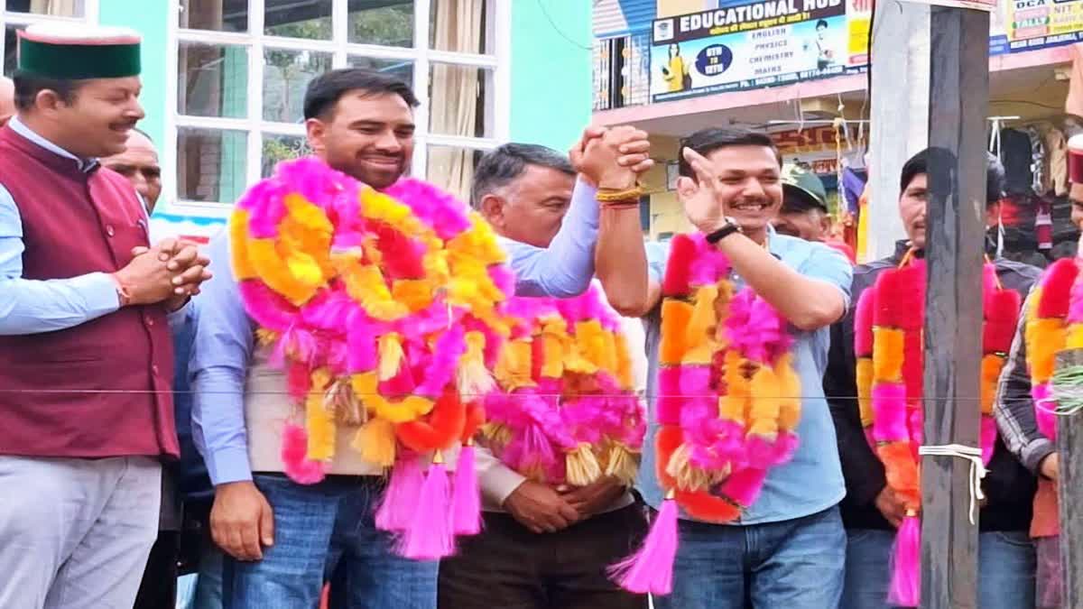 Tarun Thakur hugged his opponent