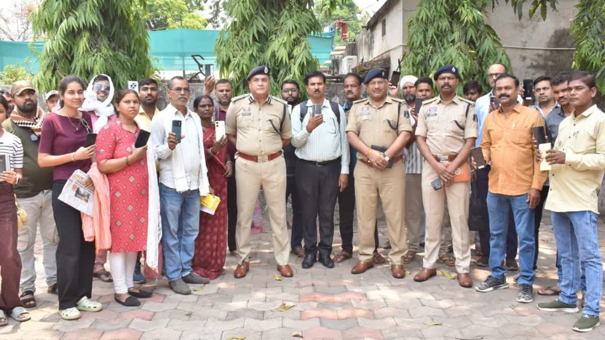 RETURNED PHONES WORTH 60 LAKH