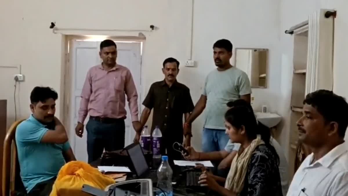 SHAHDOL ACCOUNTANT ARREST BRIBE