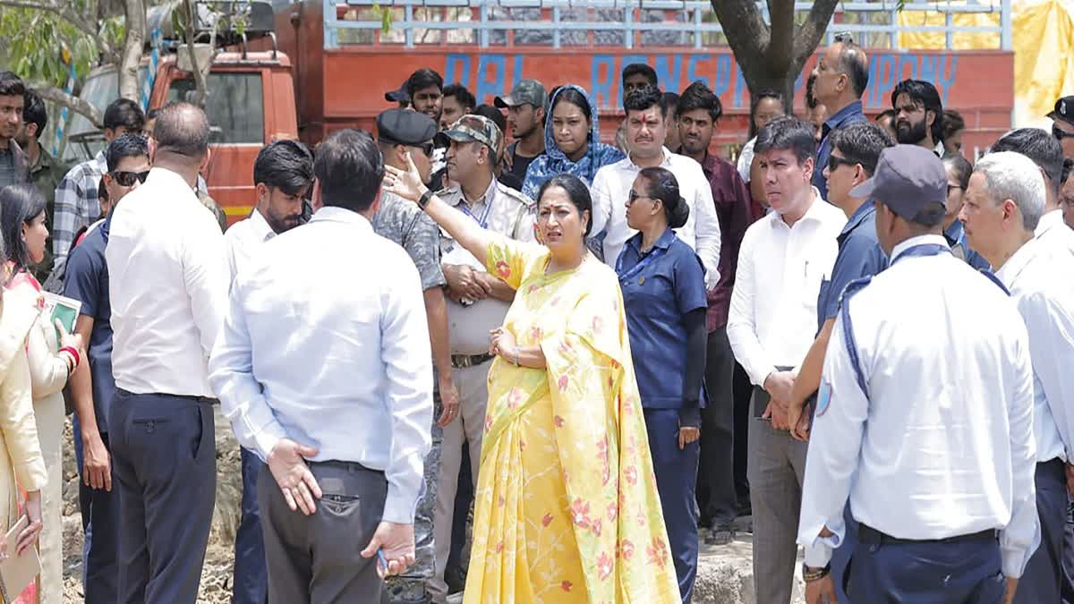 बुराड़ी डीटीओ ऑफिस में अव्यवस्था पर CM रेखा गुप्ता नाराज