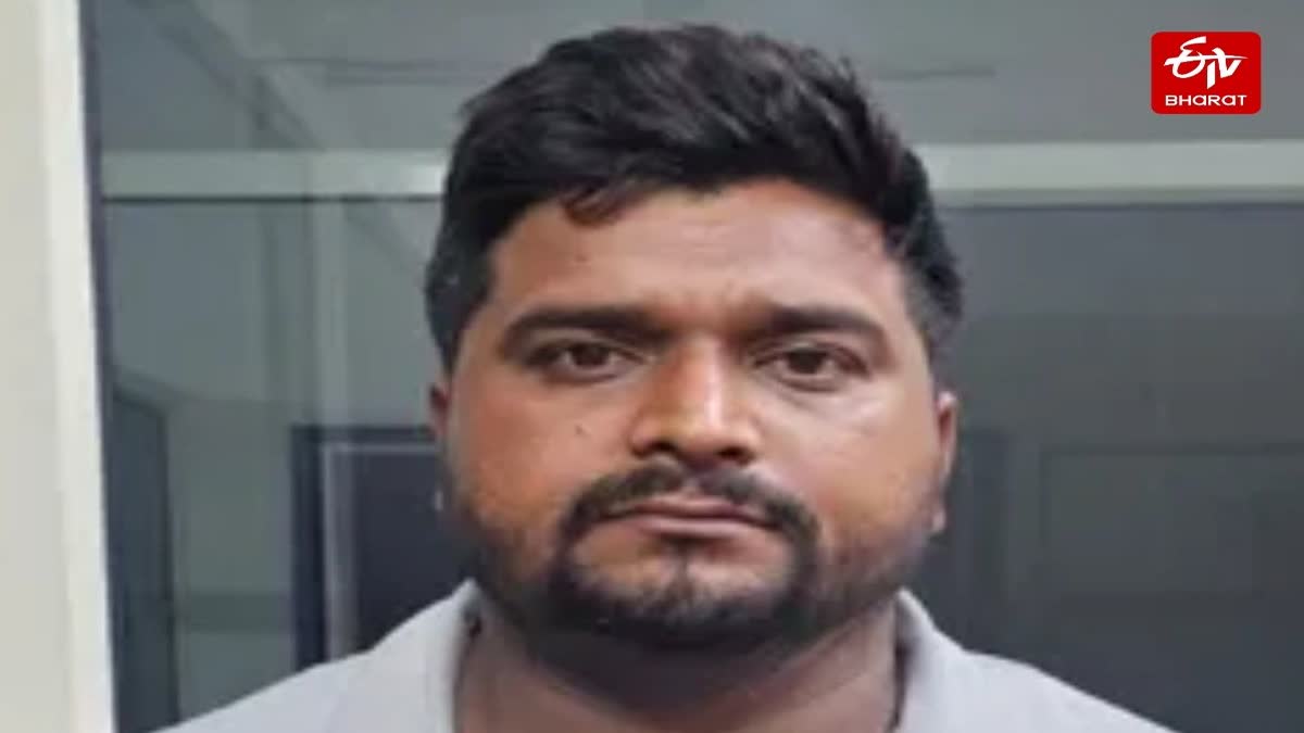 पुलिस ने आरोपी ठग को किया गिरफ्तार.
