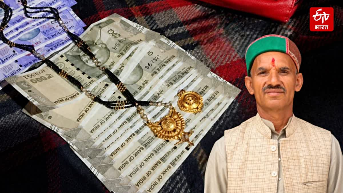 CHURDHAR TEMPLE PRIEST RETURNED WOMAN LOST PURSE
