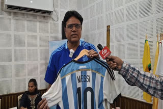 QUIZ MASTER KAMALENDU MISHRA QUIZ BOOK MESSI AT LAST LAUNCHED WORLD CUP MEMORABILIA INCLUDE ARGENTINA BRAZIL GERMANY ENGLAND