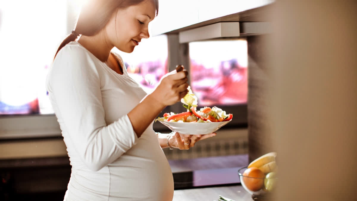 Eat a balanced diet, exercise, avoid smoking and alcohol, and manage stress (Representational Image)