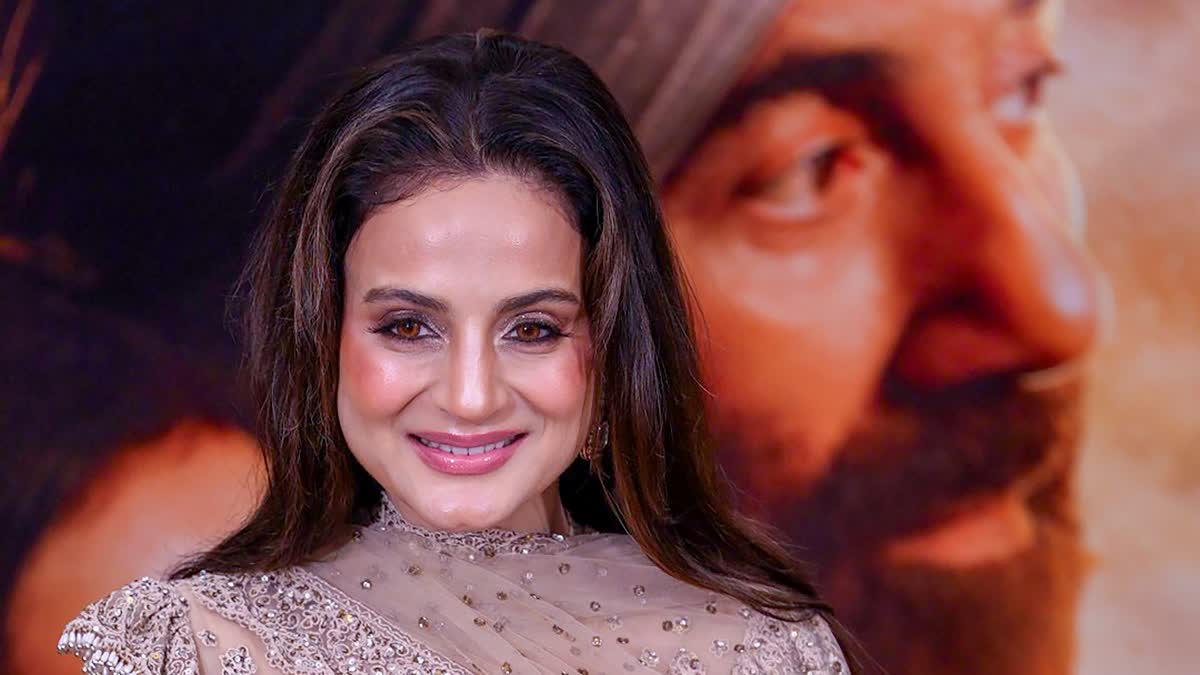 ameesha-patel- shares her experience of shooting 'Gadar'-Sunny Deol turned director after anil-sharma-lost-patience