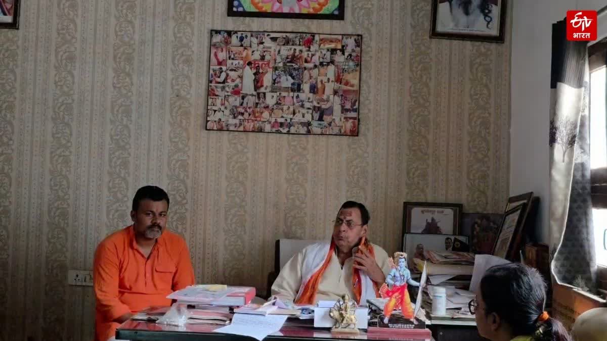विधायक रत्नाकर मिश्र ने अधिकारियों को जमकर लताड़ लगाई