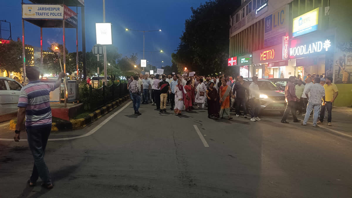 हिमांशु हत्याकांड: जमशेदपुर बंद की पूर्व संध्या पर एनडीए का मशाल जुलूस, सरयू राय हुए शामिल Himanshu Murder Jamshedpur