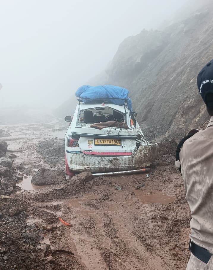 Boulders Fall on Car in Pauri