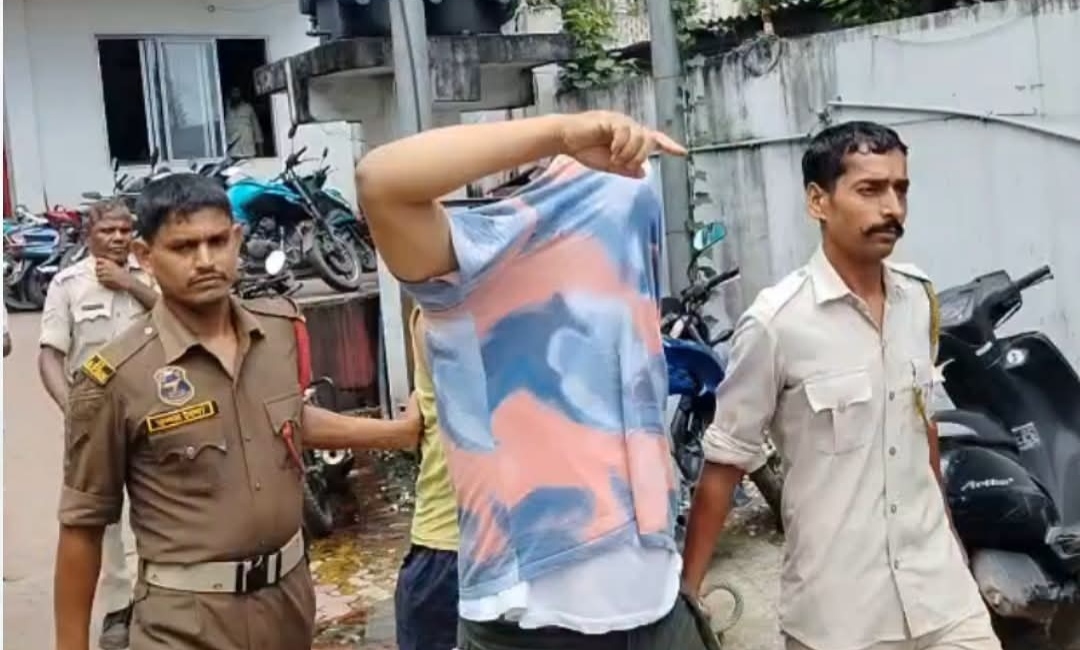 The arrested smugglers confessed to having counterfeit notes worth Rs 100 crore in Guwahati