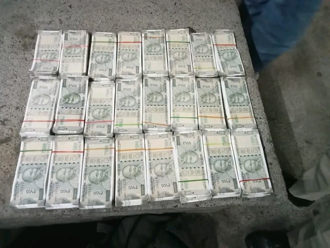 The arrested smugglers confessed to having counterfeit notes worth Rs 100 crore in Guwahati