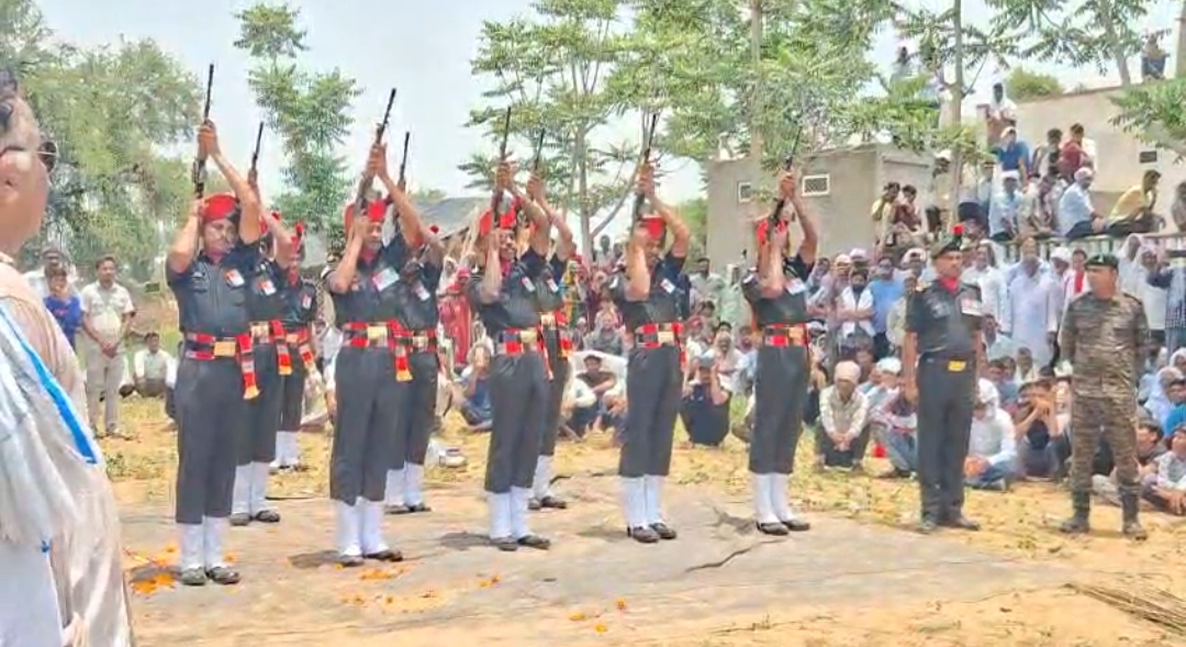 Guard of Honour accorded to the martyr