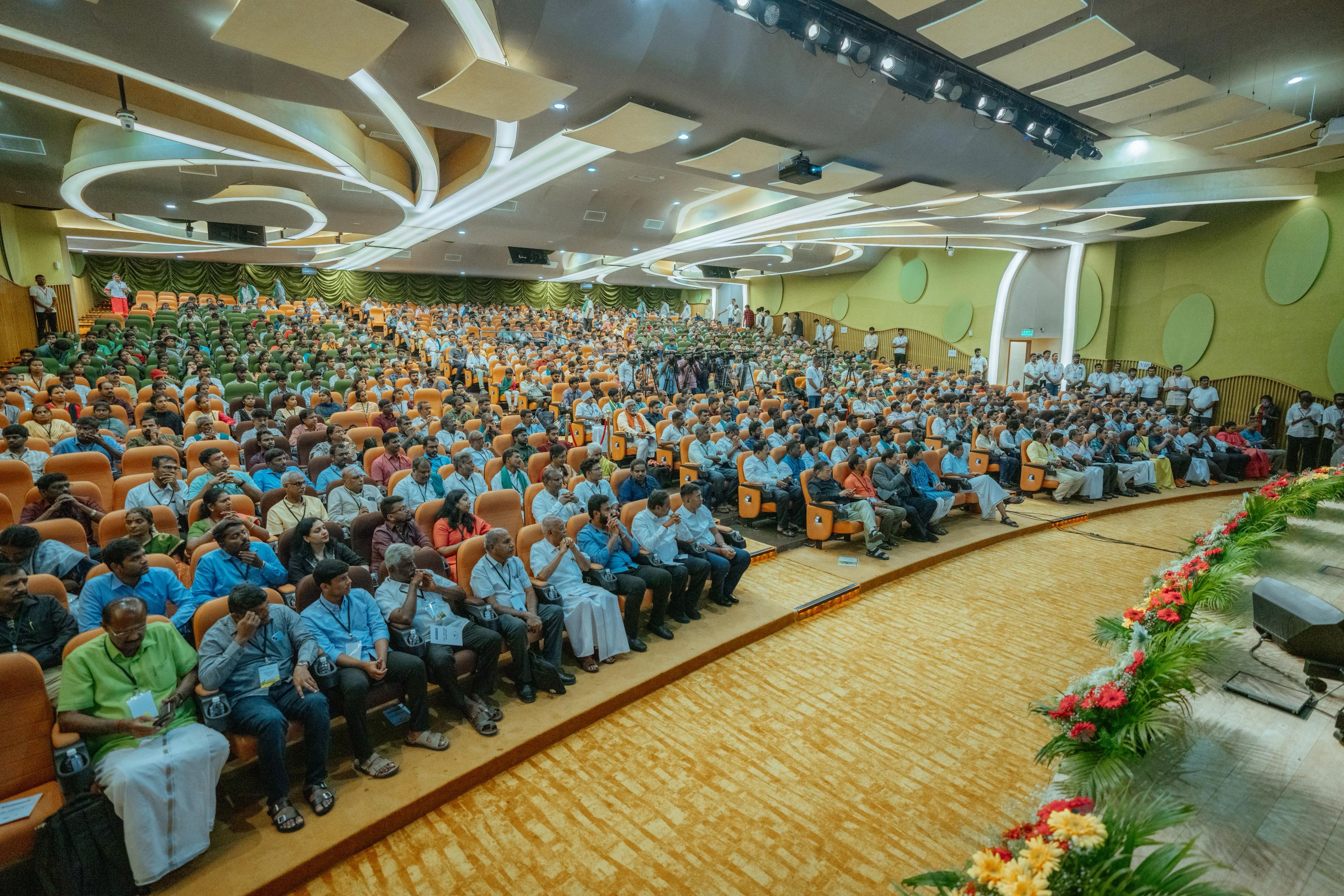 Audience at the conclave.