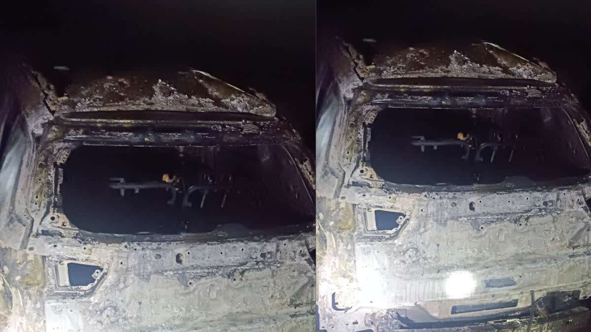 KOZHIKODE CAR FIRE ACCIDENT  DRIVER BURNED TO DEATH  CHEVAYUR CAR ACCIDENT  POLICE INVESTIGATION STARTED