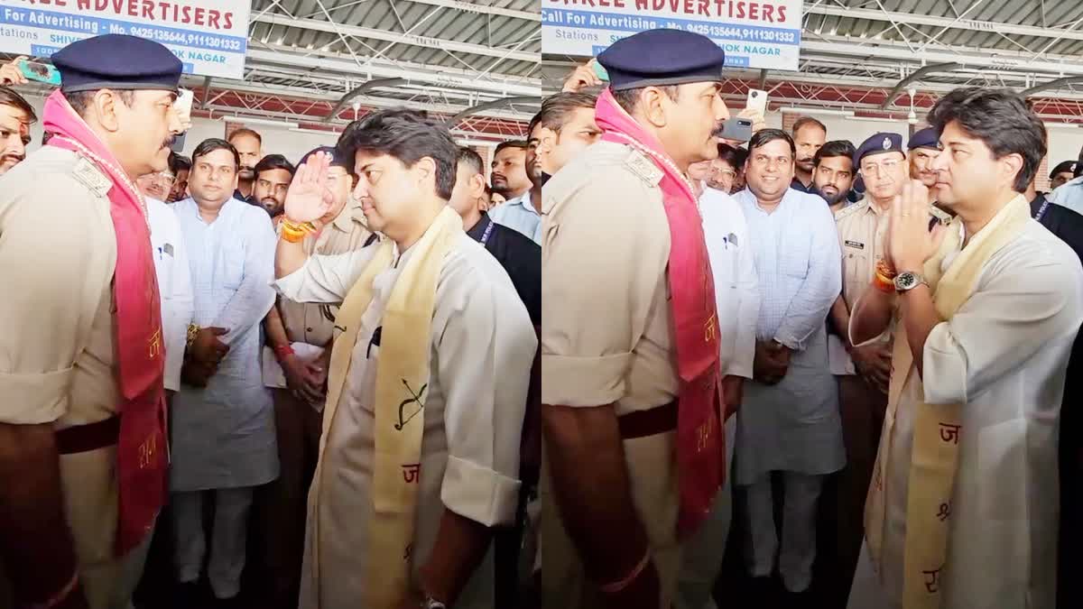 SCINDIA HONORED VIRENDRA TIWARI