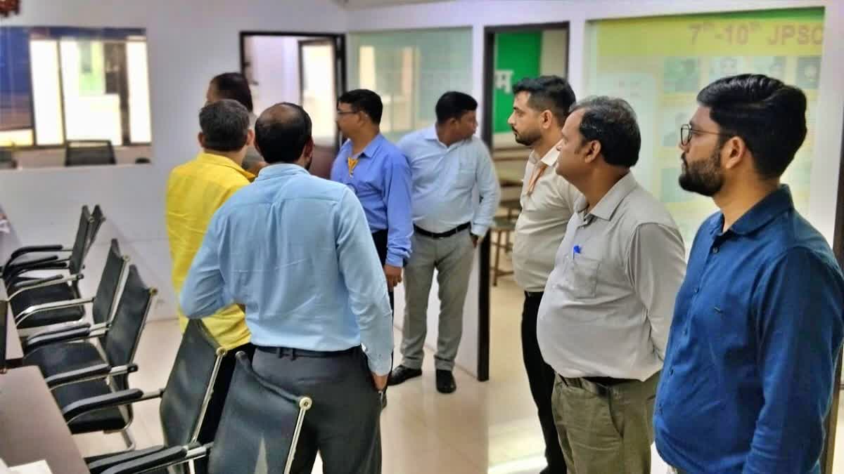 COACHING INSTITUTES