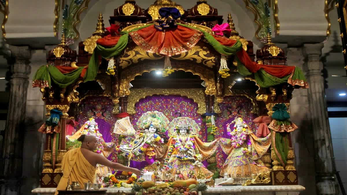 ಹಲವು ವಿಶೇಷಗಳಿಂದ ಕೂಡಿದ ಈ ಬಾರಿಯ ಶ್ರೀಕೃಷ್ಣ ಜನ್ಮಾಷ್ಟಮಿ: ಏಕೆ ಗೊತ್ತೇ? ಈ ತಪ್ಪುಗಳನ್ನು ಮಾಡದಿರಿ KRISHNA JANMASHTAMI JANMASHTAMI 2026 JANMASHTAMI NISHITA MUHURAT VRAT ಶ್ರೀಕೃಷ್ಣ ಜನ್ಮಾಷ್ಟಮಿ 2026