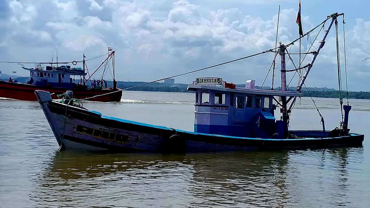MANGALURU: TWO FISHING BOATS SINK NEAR ALIVE BAGILU, 12 RESCUED