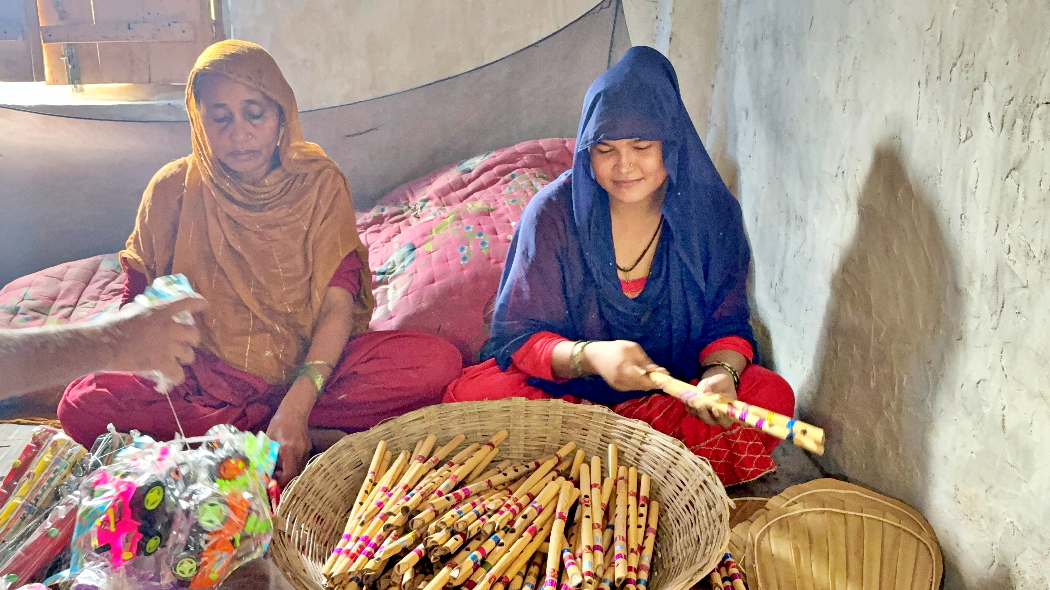 MUSLIM FAMILIES MAKING BANSURI