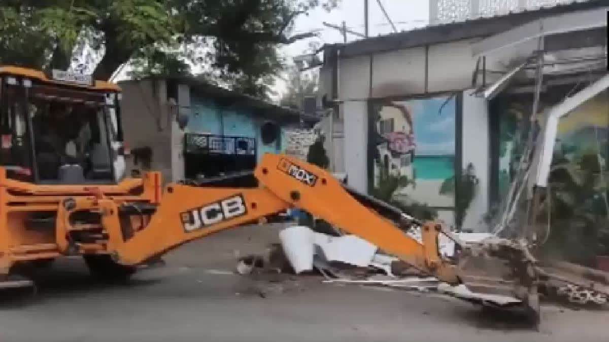delhi bulldozer action is underway at alfa garden following a court order to vacate dda land, Urdu News