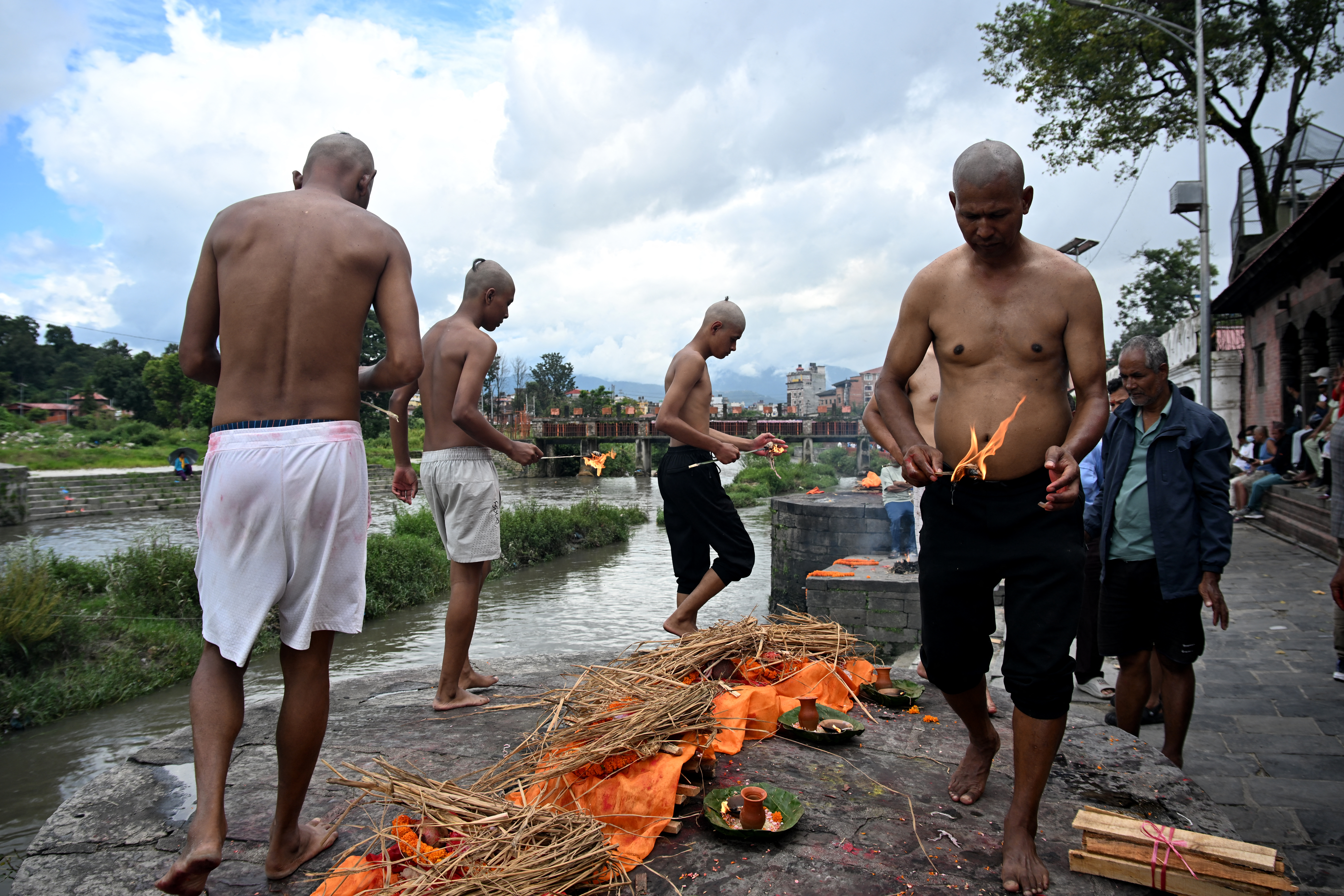families-in-nepal-hold-symbolic-funerals-for-missing-kin-week-after-deadly-floods