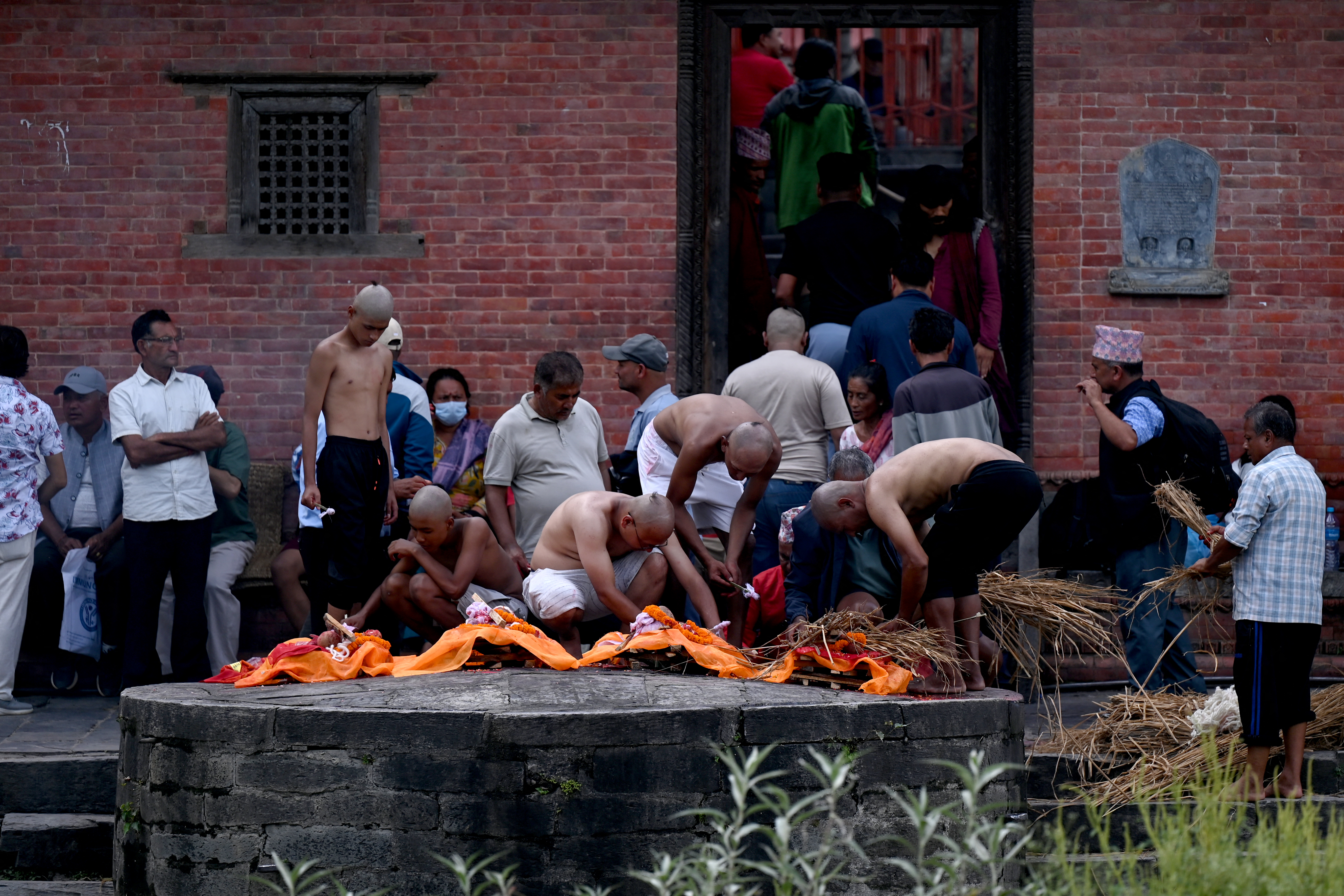 families-in-nepal-hold-symbolic-funerals-for-missing-kin-week-after-deadly-floods