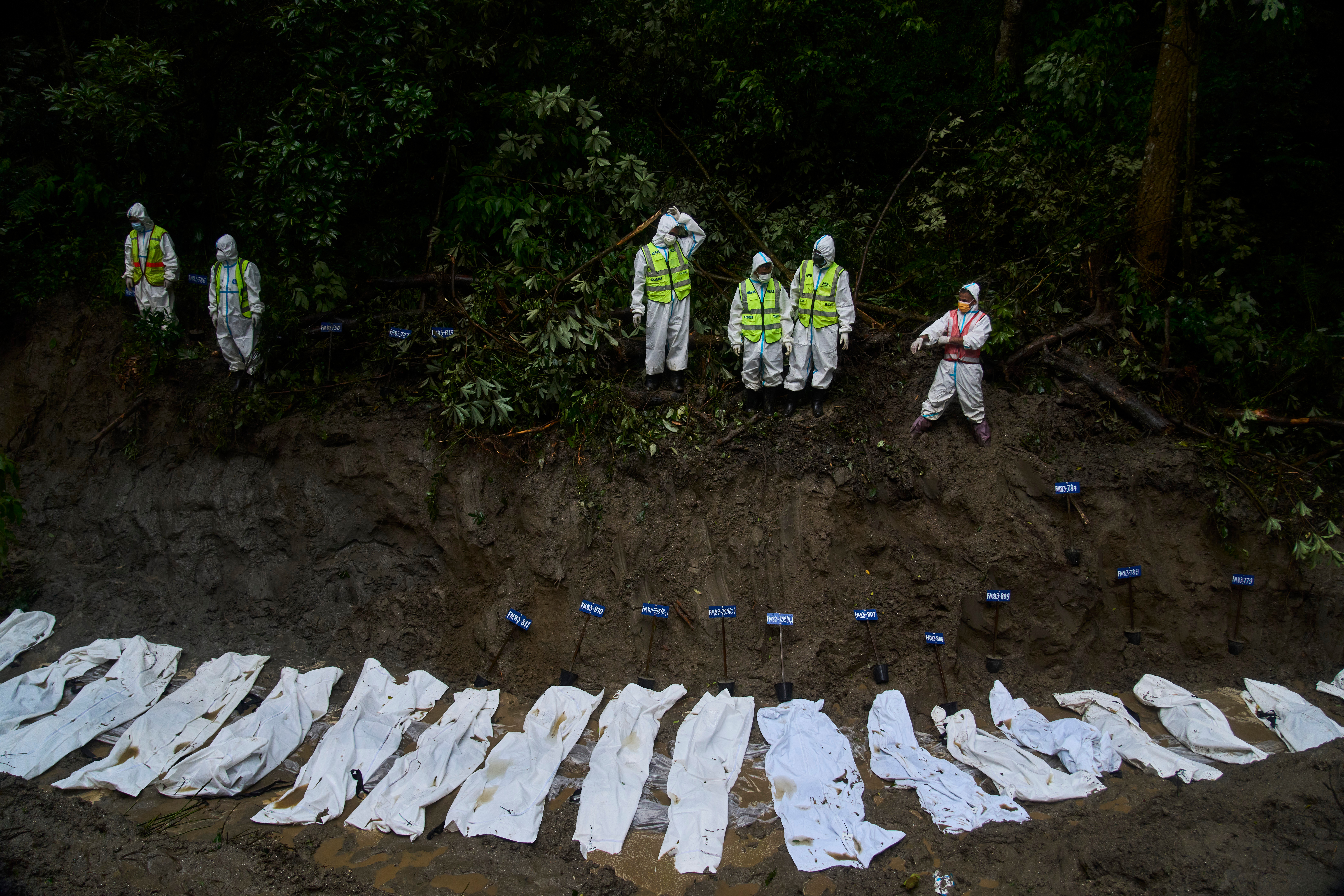 families-in-nepal-hold-symbolic-funerals-for-missing-kin-week-after-deadly-floods