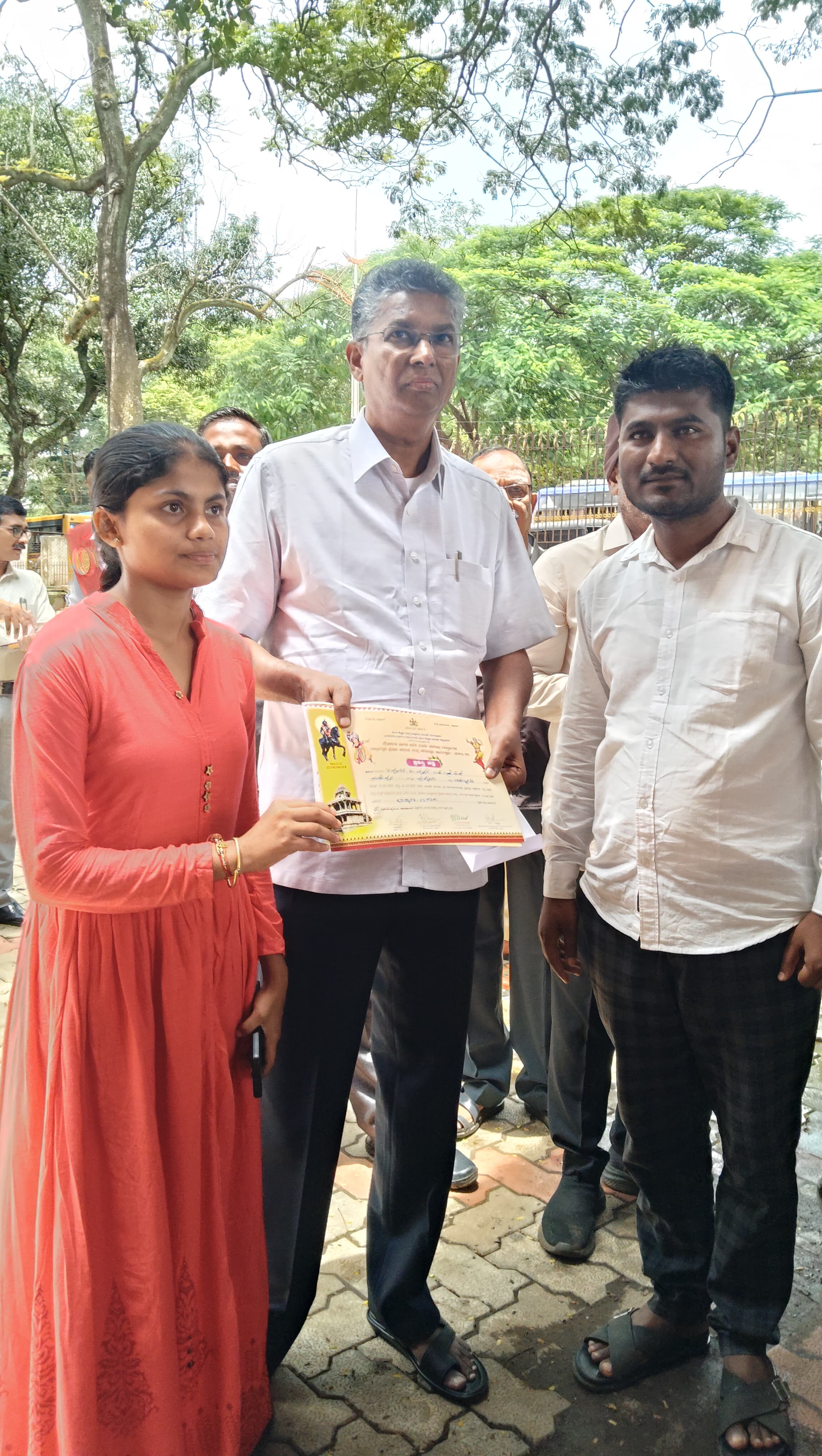 Belagavi girl wins first place in Pratibha Karanji speech competition