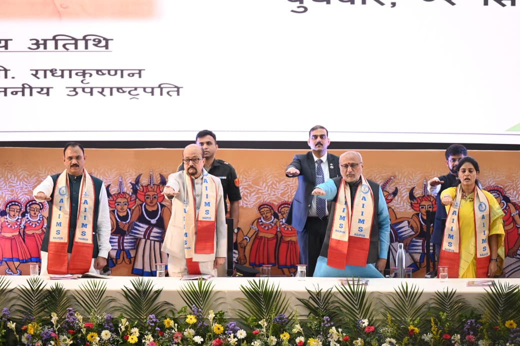 Vice President administering the oath to doctors