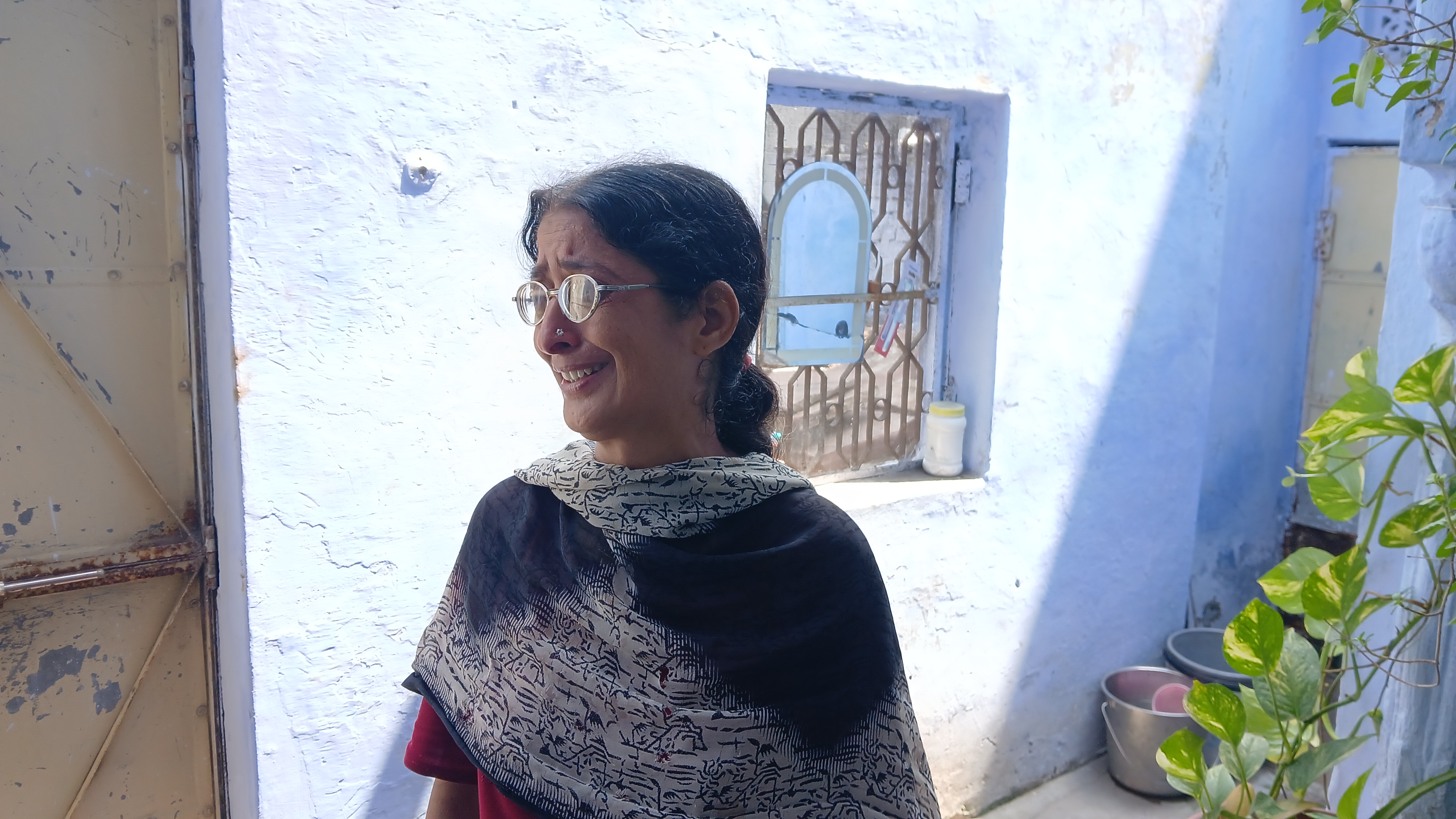 Neighbors weeping over Tanvi's death