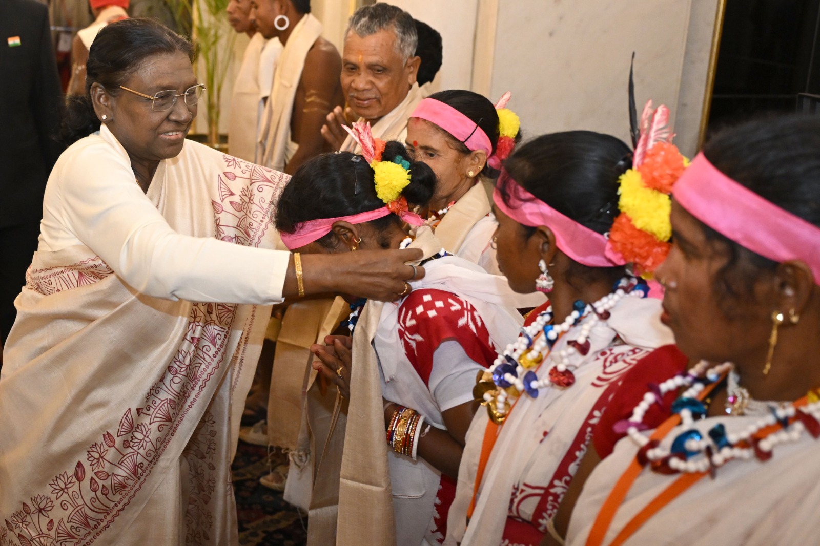 A group of artists from the Ganjam and Gajapati districts of Odisha met President Smt. Droupadi Murmu at Rashtrapati Bhavan.