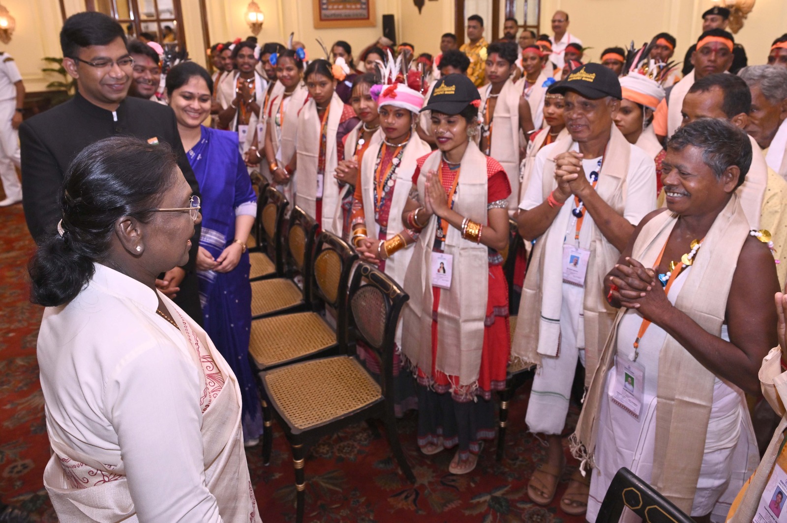 A group of artists from the Ganjam and Gajapati districts of Odisha met President Smt. Droupadi Murmu at Rashtrapati Bhavan.