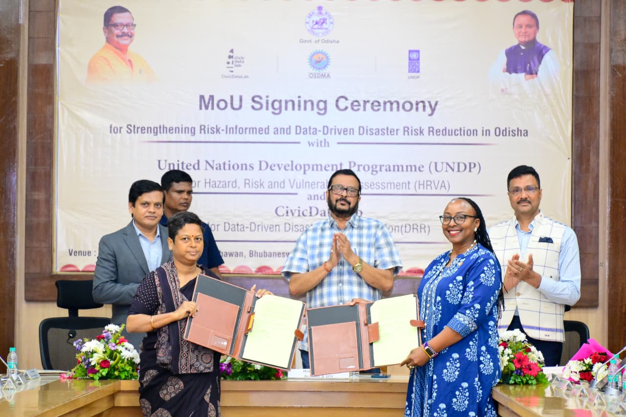 ବିପର୍ଯ୍ୟୟ ବାବଦରେ ସୂଚନା ସଂଗ୍ରହ ବିଫଳତାକୁ ଏଡାଇ ଏବେ ଓଡ଼ିଶା ଡିଜିଟାଲ୍ ବ୍ୟବସ୍ଥା, ରିଅଲ୍ ଟାଇମ୍ ତଥ୍ୟ ବିଶ୍ଳେଷଣ ମାଧ୍ୟମରେ ତ୍ଵରିତ ତଥା ସୁଦୃଢ଼ ବିପର୍ଯ୍ୟୟ ପରିଚାଳନା ବ୍ୟବସ୍ଥା କରିବା ଦିଗରେ ଆଗେଇଛି ।