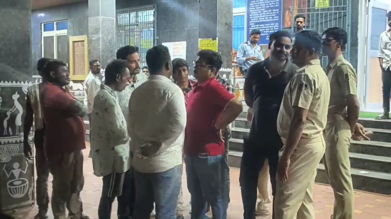 Tension in the hospital premises Kalahandi