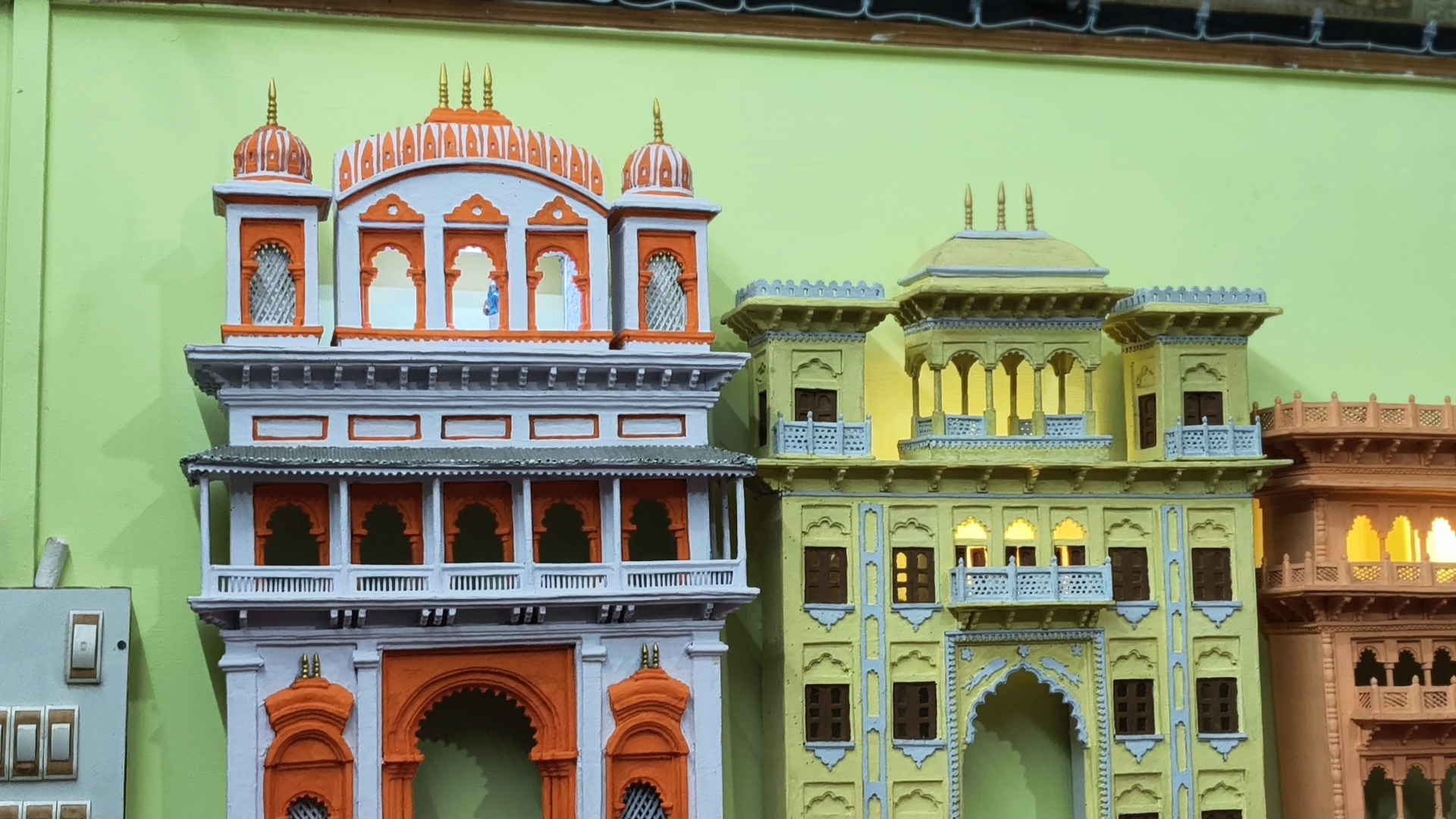 बनारस में सजती हैं अद्भुत झांकियां.