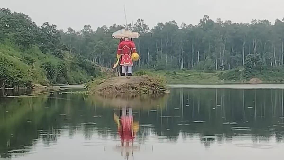 छत्तीसगढ़ में अनोखा रावण दहन, पानी के बीच में जलाया जाता है दशानन