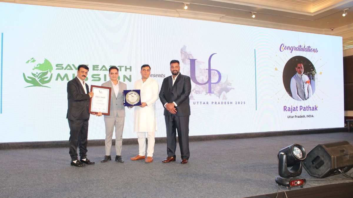 बनारस के युवा एंटरप्रेन्योर रजत पाठक यूपी सरकार की ओर से सम्मानित भी किया जा चुका है.