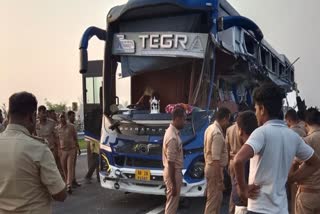ac bus trailer collide while overtaking ambedkar nagar 4 dead