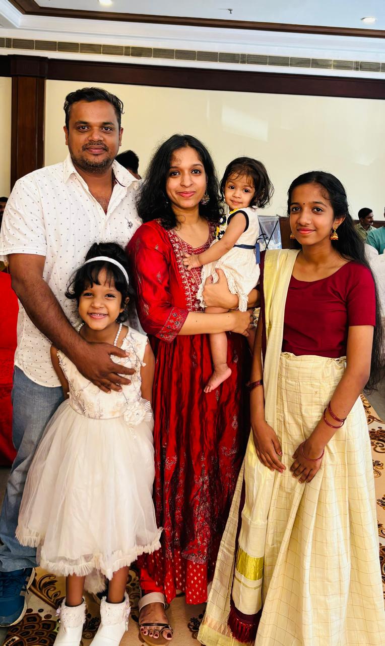 Thrissur Sis Take Aesthetic Global KANISHKA EKANSHKA MAKE BEAUTY AIDS Vidyavihar Kakkassery Students