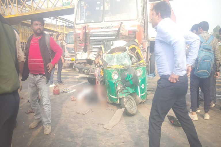 5 killed after speeding truck hits auto in Agra