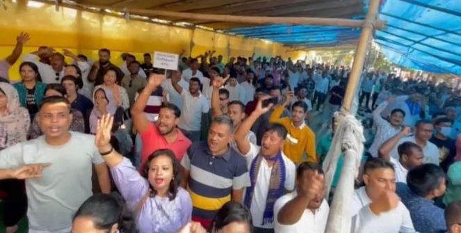 108 service workers protest