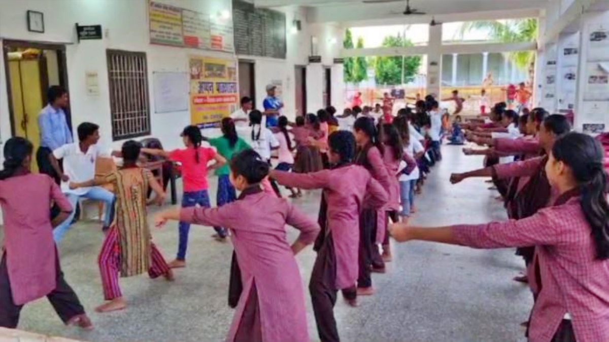 School In Crematorium Of Bihar's Muzaffarpur