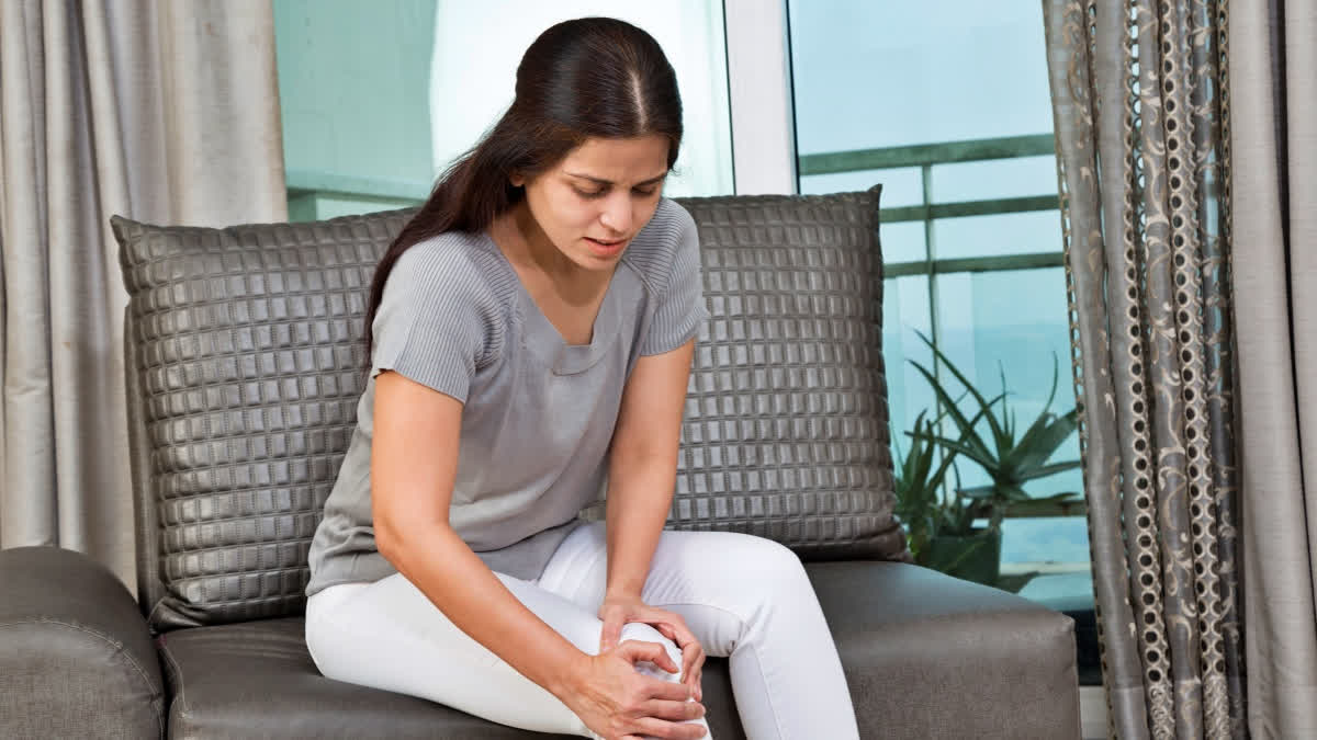 Young woman with knee pain